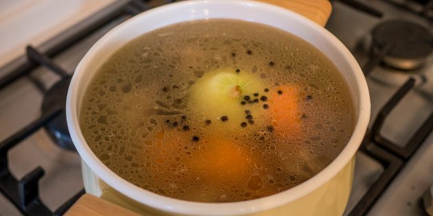 Как сварить идеальный куриный бульон и 4 супа на его основе