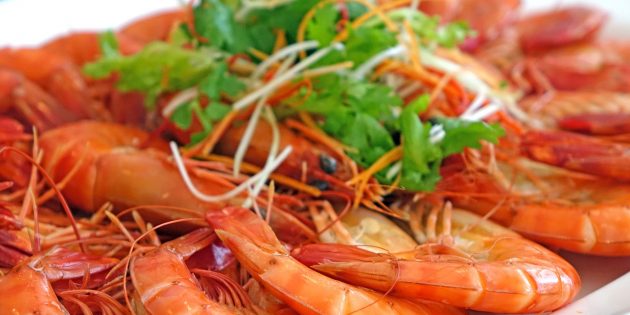 Как варить креветки: рецепт, тонкости и лайфхаки