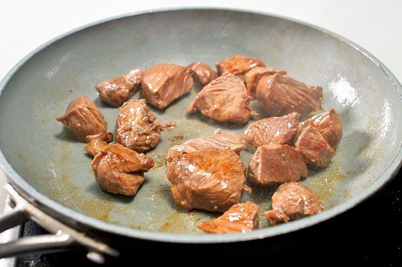 Открыв крышку этих горшочков, я была одурманена ароматом! Самое вкусное блюдо.